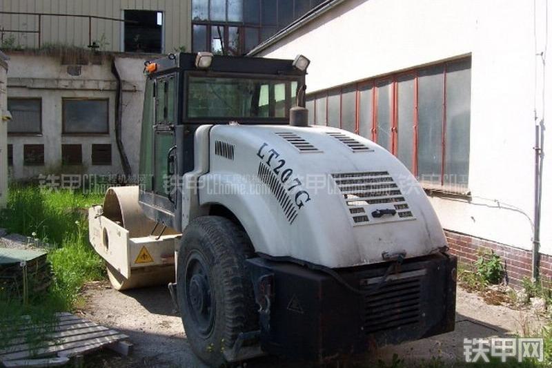 洛阳路通LT207G压路机整机外观