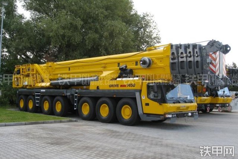 马尼托瓦克GMK7450起重机整机外观