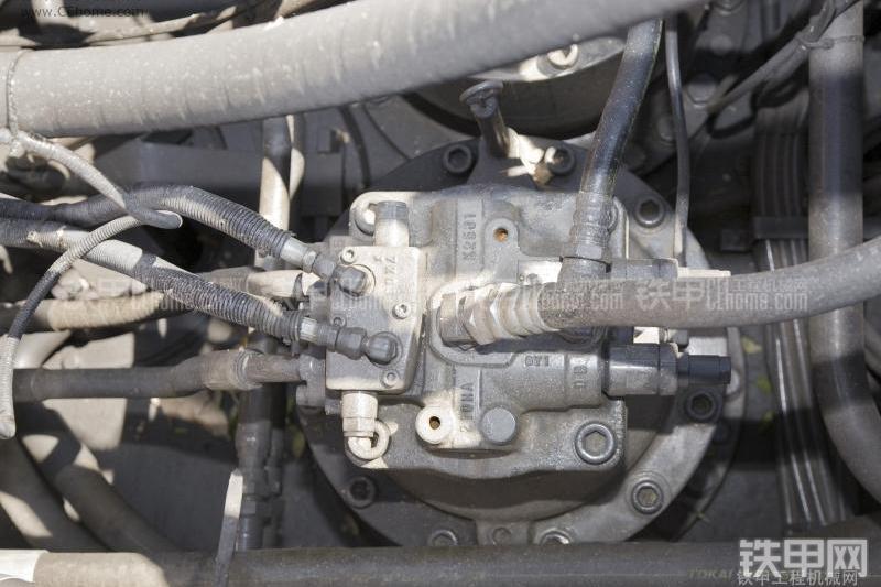 凯斯CX240B挖掘机局部