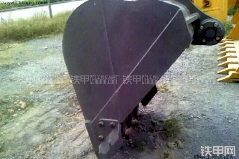 山东临工LG6220挖掘机整机外观