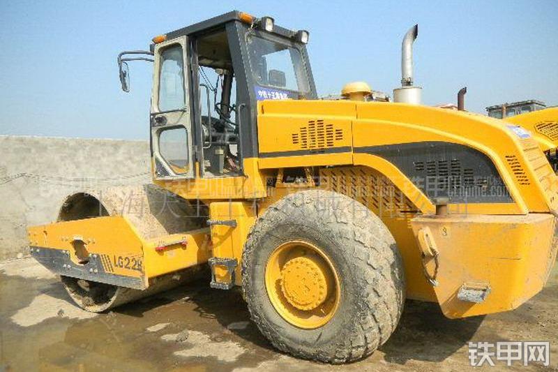 龙工LG520B机械驱动压路机整机外观