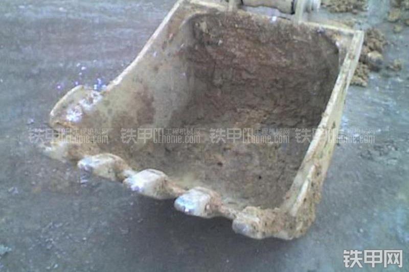 凯斯CX240B挖掘机局部