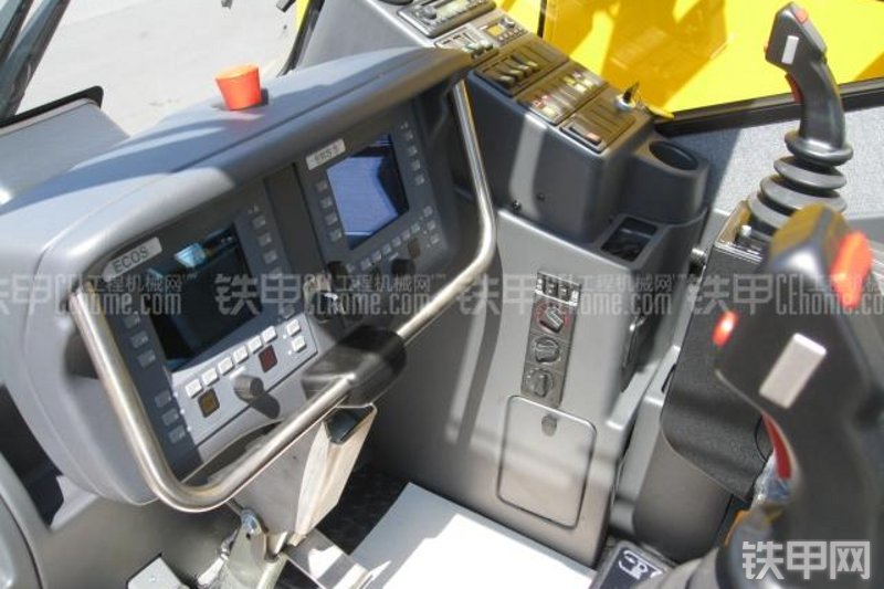 马尼托瓦克GMK7450起重机局部