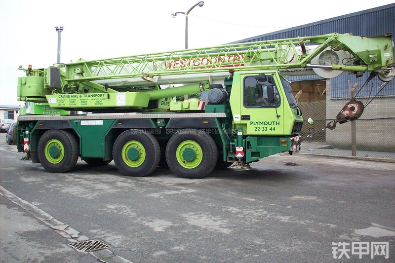 马尼托瓦克GMK3050-1起重机整机外观