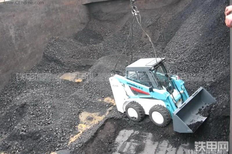 龙工LG308滑移装载机整机外观