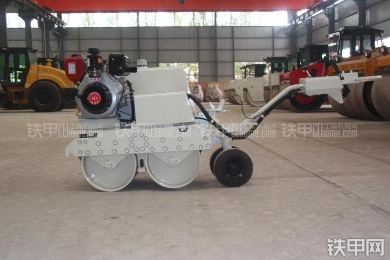 洛阳路通LTC08手扶式压路机整机外观