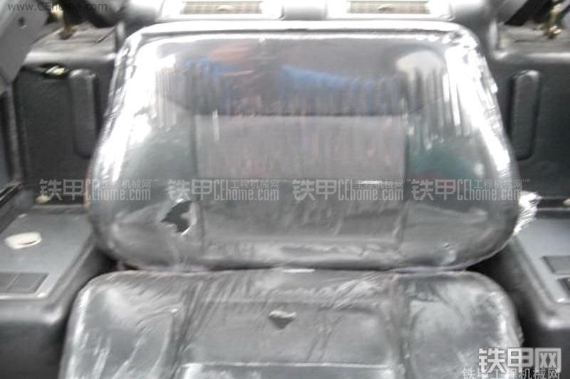 龙工LG308滑移装载机整机外观