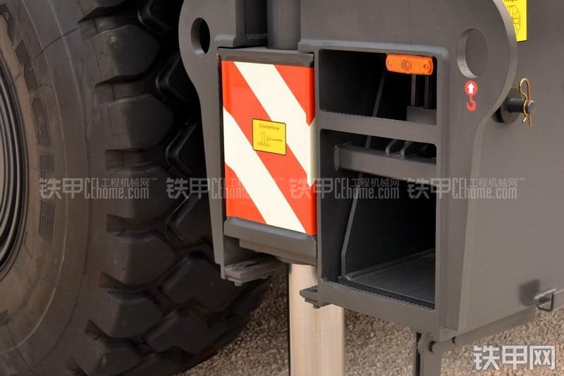 中联重科RT100越野起重机局部