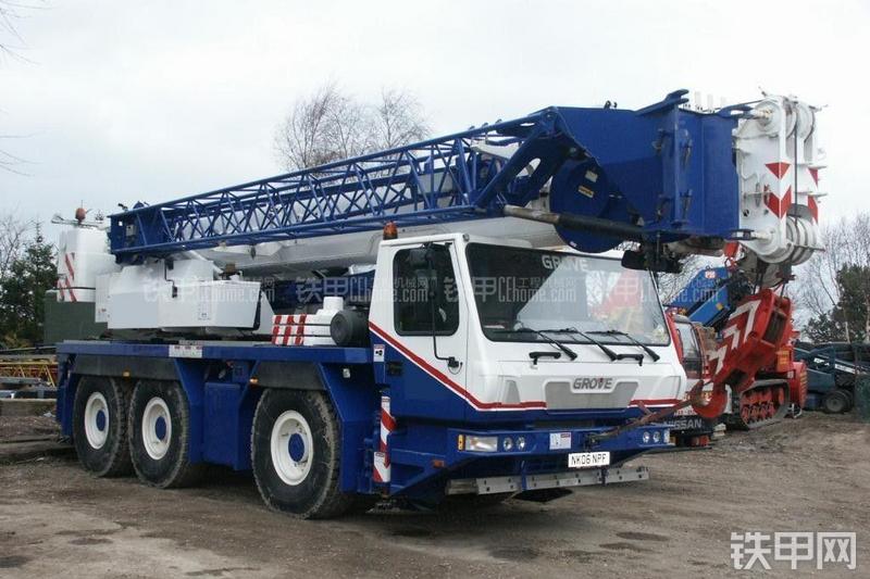 马尼托瓦克GMK3055起重机整机外观