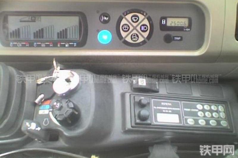 凯斯CX240B挖掘机局部