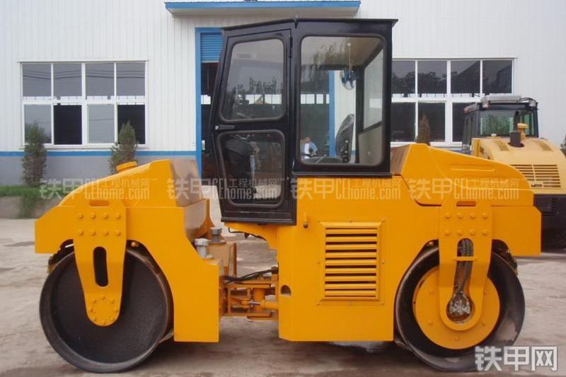 洛阳路通LTC6压路机整机外观