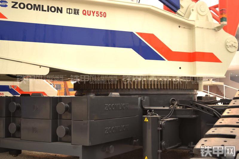 中联重科QUY550起重机整机外观