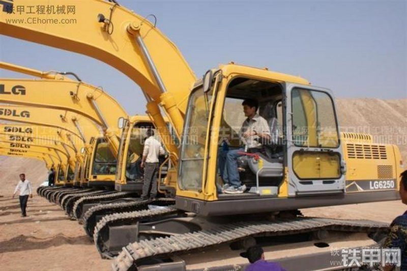 山东临工LG6250挖掘机整机外观
