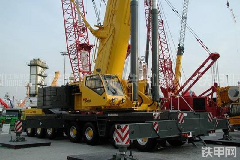 马尼托瓦克GMK7450起重机整机外观