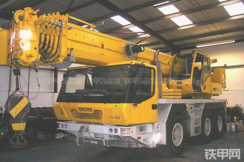 马尼托瓦克GMK3055起重机整机外观