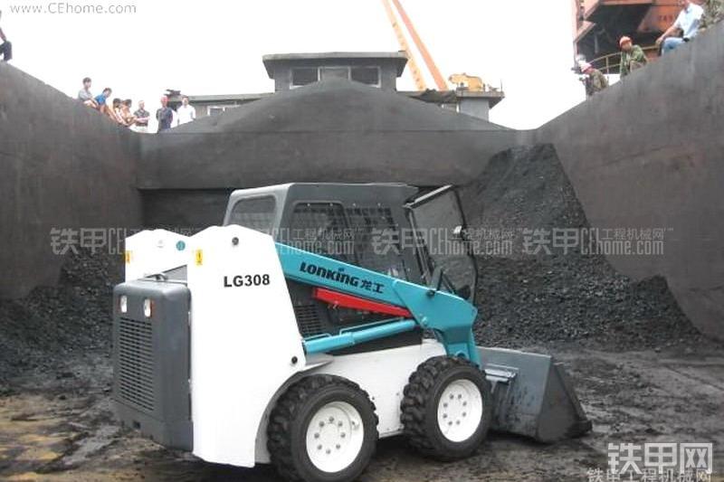 龙工LG308滑移装载机整机外观