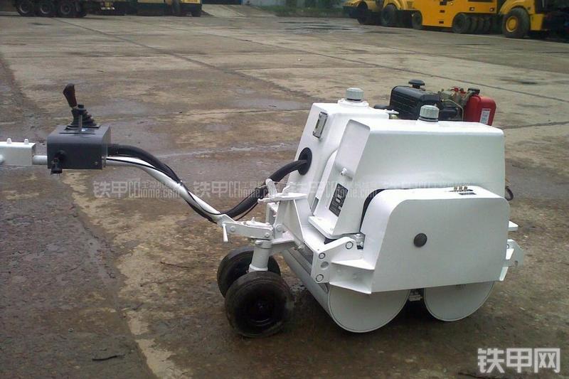 洛阳路通LTC08H手扶式压路机整机外观