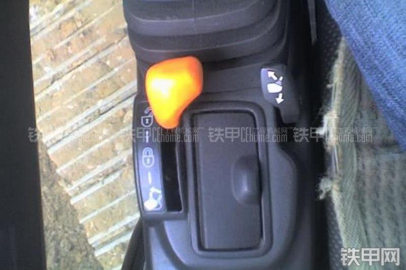 凯斯CX240B挖掘机局部