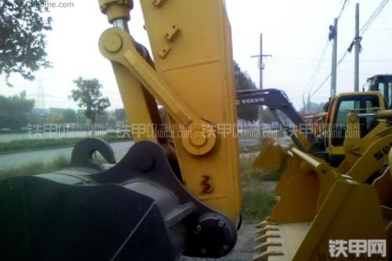 山东临工LG6220挖掘机整机外观