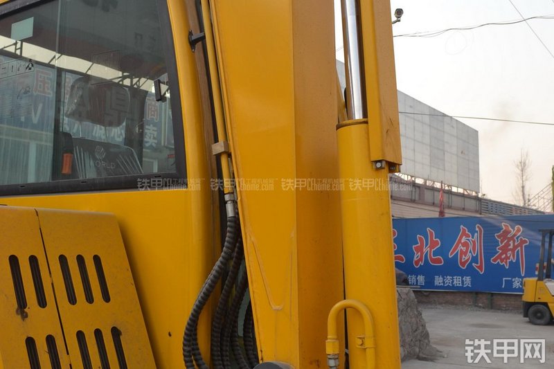 沃得重工W260-7挖掘机局部