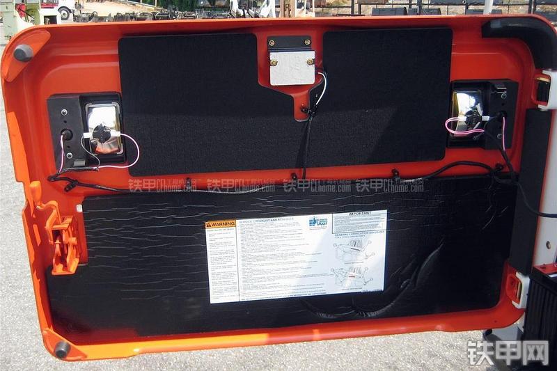 山猫S850滑移装载机局部