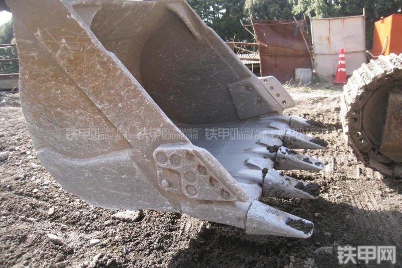 卡特彼勒330BL挖掘机局部