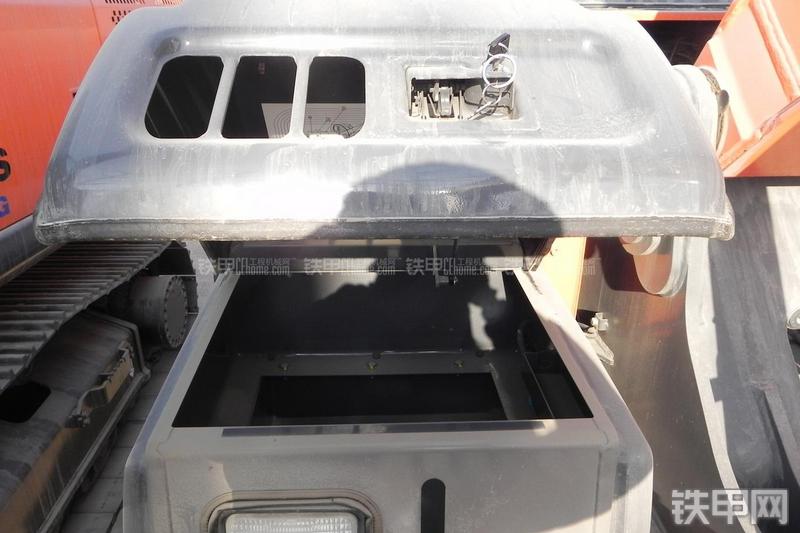 日立ZX250LC-3G挖掘机局部