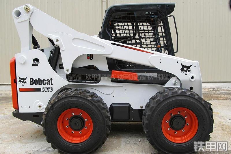 山猫s850滑移装载机