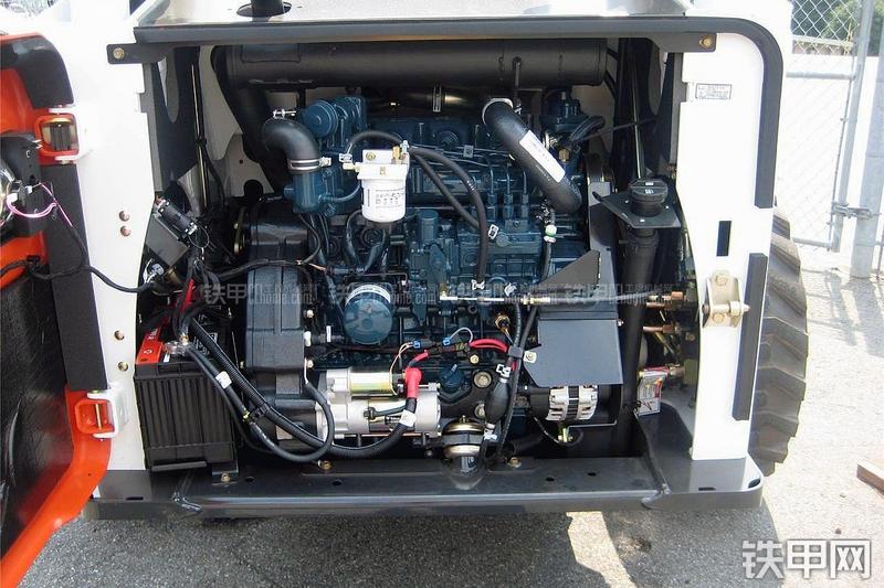 山猫S850滑移装载机局部