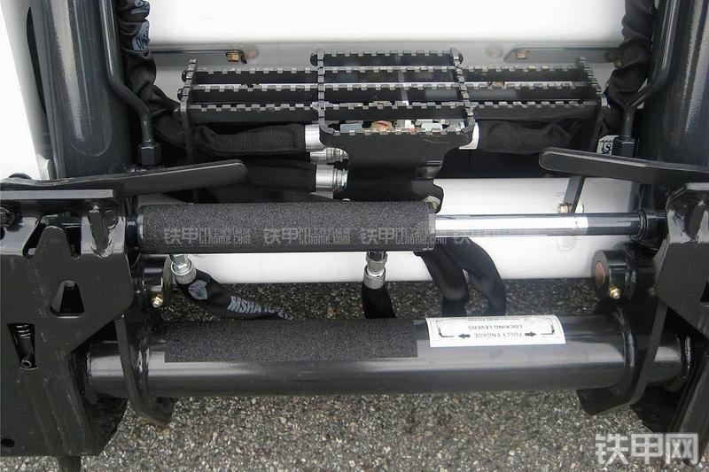 山猫T770滑移装载机局部