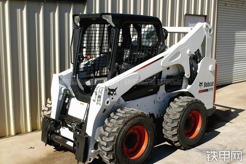 山猫S770滑移装载机整机外观