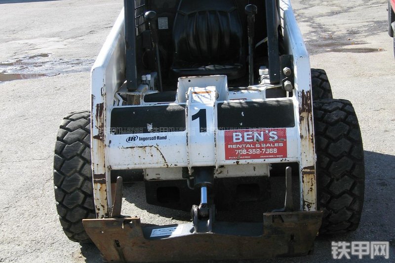 山猫763滑移装载机整机外观