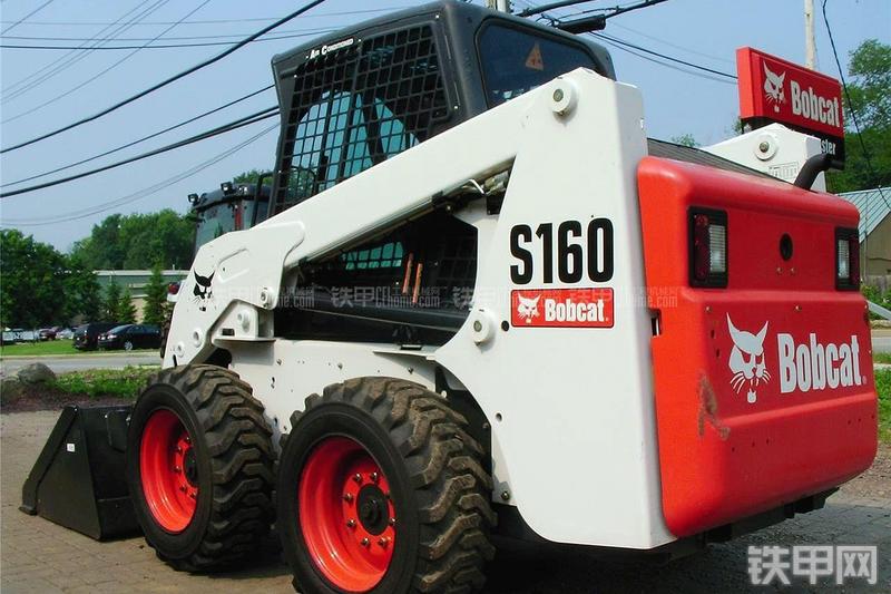 山猫S160滑移装载机整机外观
