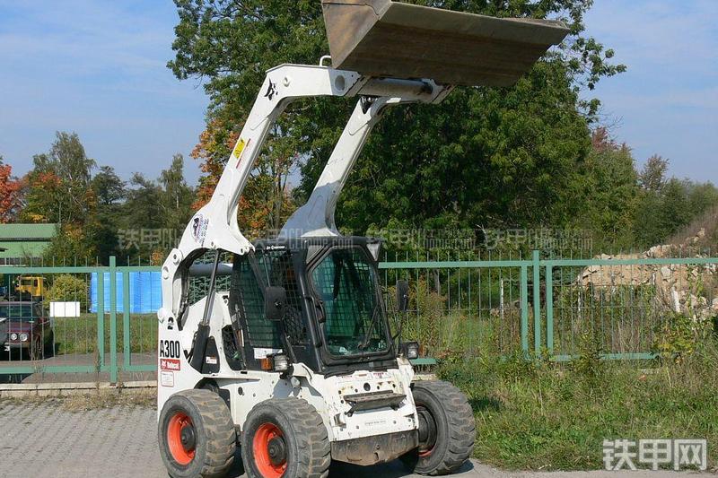 山猫A300滑移装载机整机外观
