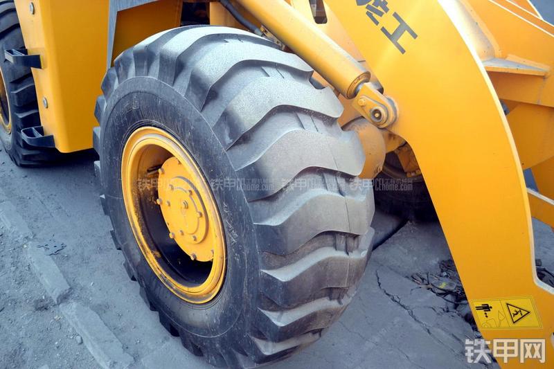 龙工LG818装载机局部