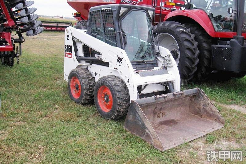 山猫S160滑移装载机整机外观