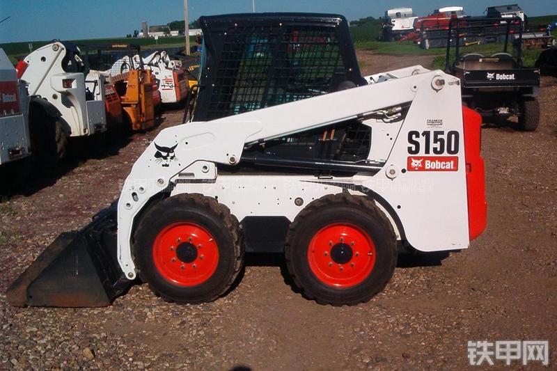 山猫S150滑移装载机整机外观