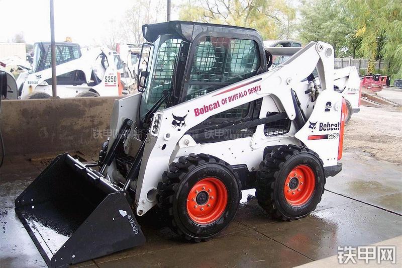 山猫S650滑移装载机整机外观