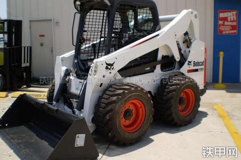 山猫S650滑移装载机整机外观