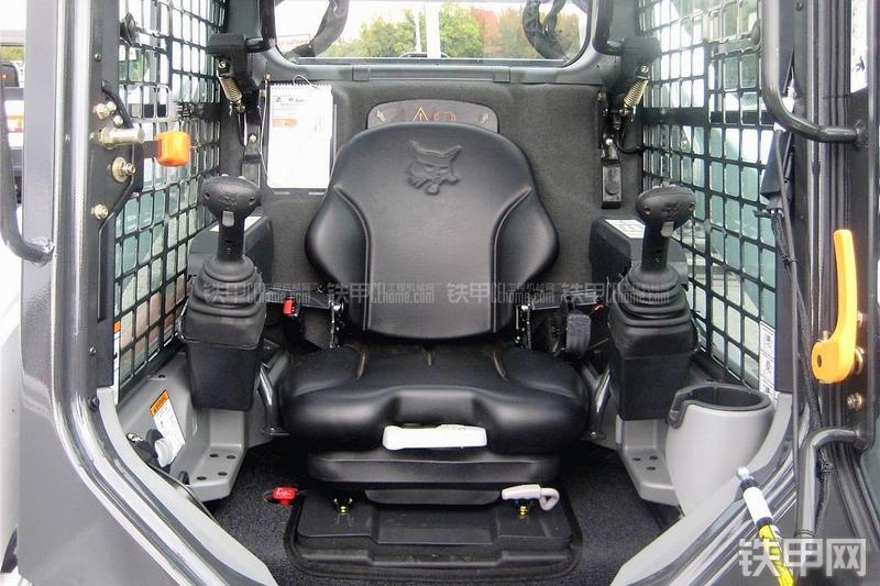 山猫T770滑移装载机局部