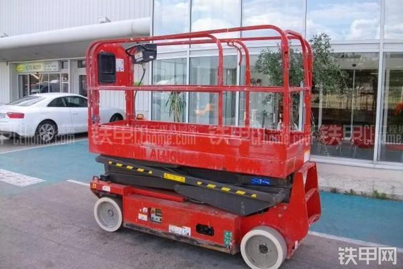 曼尼通81XE高空作业机械整机外观