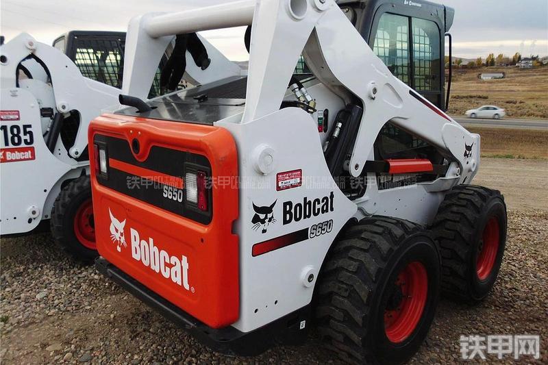 山猫S650滑移装载机整机外观