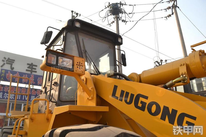 柳工CLG855N装载机整机外观