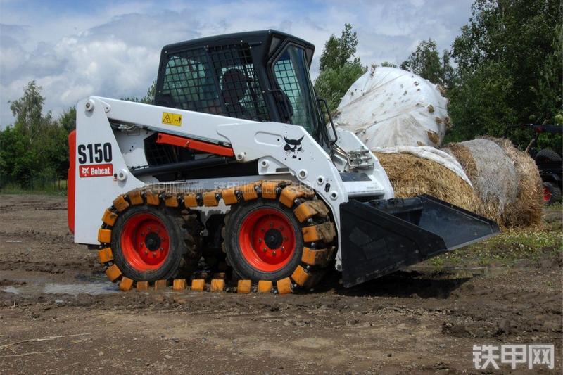 山猫S150滑移装载机整机外观