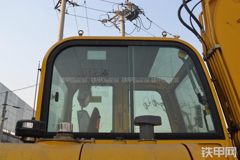 沃得重工W260-7挖掘机局部