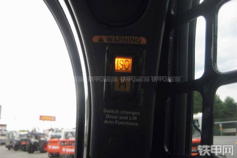 山猫T770滑移装载机局部