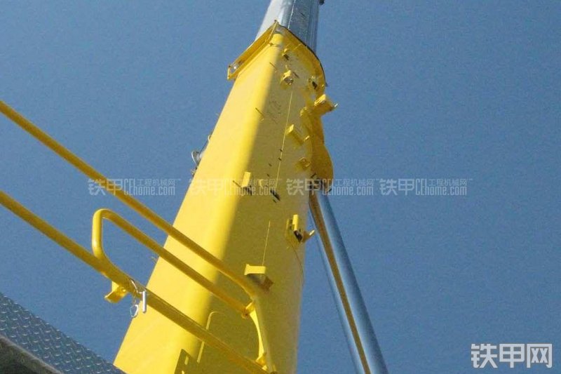 马尼托瓦克RT9150E起重机局部