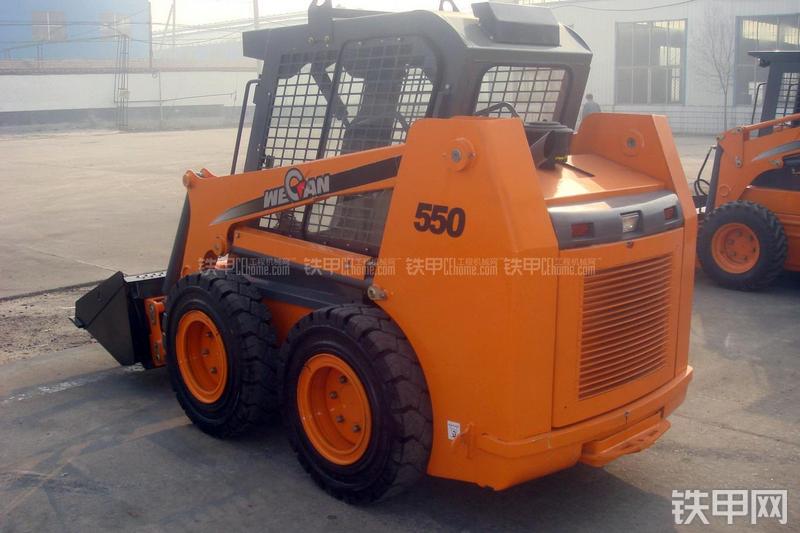 威肯GM550滑移装载机整机外观