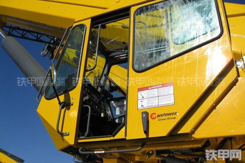 马尼托瓦克RT9130E起重机局部