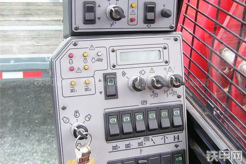 马尼托瓦克999型起重机局部